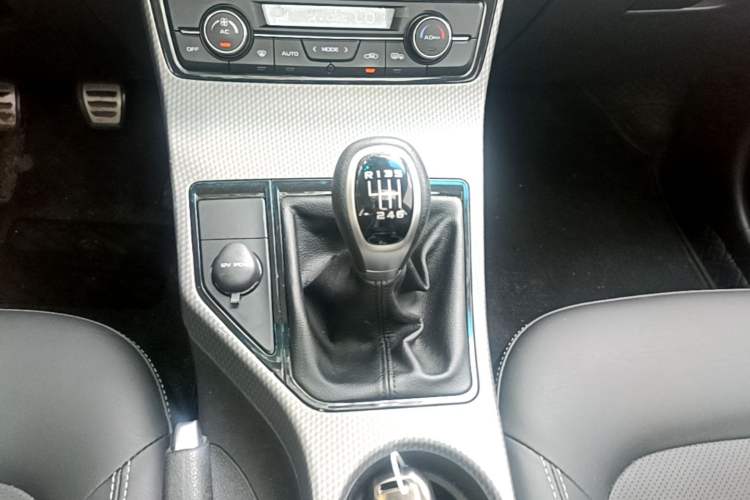 Used Geely Auto Emgrand GS 2016 Sports Edition 1.8L Manual LingShang Model Gear Lever