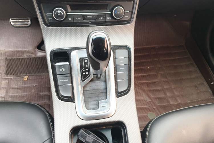 Used Geely Auto Emgrand GS 2016 Sport Edition 1.3T Automatic LingShang Model Gear Lever