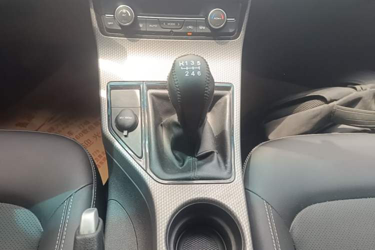 Used Geely Auto Emgrand GS 2016 Elegant Edition 1.8L Manual LingShang Model Gear Lever