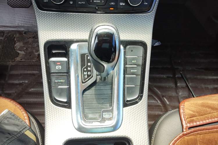 Used Geely Auto Emgrand GS 2016 Elegant Edition 1.3T Automatic LingShang Model Gear Lever