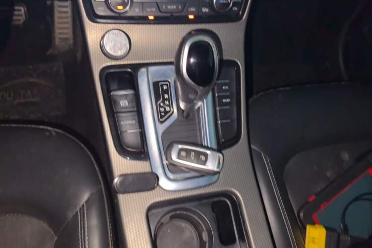 Used Geely Auto Emgrand GS 2016 Sport Edition 1.3T Automatic LingShang Model Gear Lever