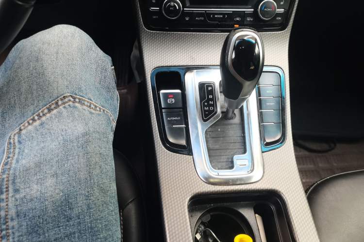 Used Geely Auto Emgrand GS 2016 Elegant Edition 1.3T Automatic ZhenShang Model Gear Lever