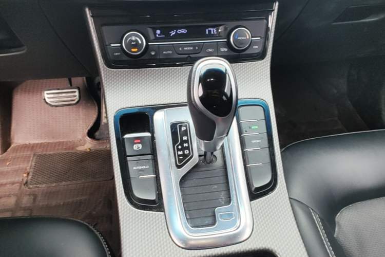 Used Geely Auto Emgrand GS 2016 Sport Edition 1.8L Automatic LingShang Model Gear Lever