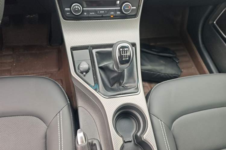 Used Geely Auto Emgrand GS 2016 Elegant Edition 1.8L Manual LingShang Model Gear Lever