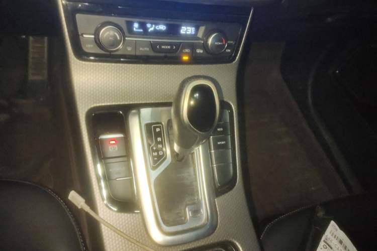 Used Geely Auto Emgrand GS 2016 Sport Edition 1.3T Automatic LingShang Model Gear Lever