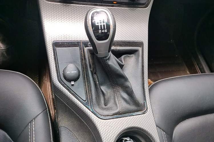 Used Geely Auto Emgrand GS 2016 Elegant Edition 1.3T Manual LingShang Model Gear Lever