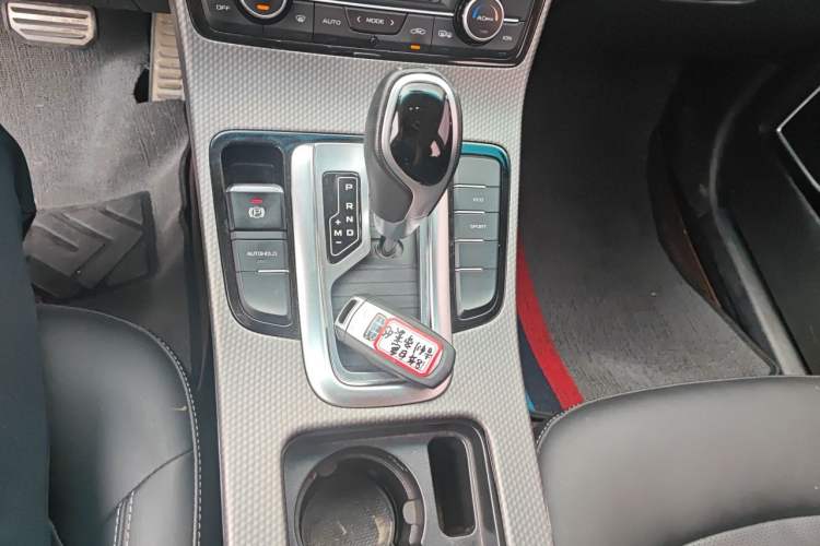 Used Geely Auto Emgrand GS 2016 Sport Edition 1.3T Automatic LingShang Model Gear Lever