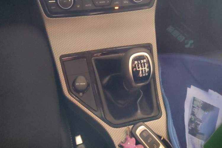 Used Geely Auto Emgrand GS 2016 Elegant Edition 1.8L Manual LingShang Model Gear Lever