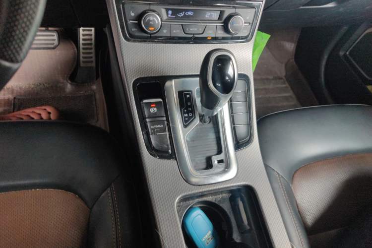 Used Geely Auto Emgrand GS 2016 Elegant Edition 1.3T Automatic ZhenShang Model Gear Lever