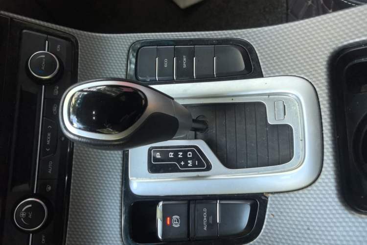 Used Geely Auto Emgrand GS 2016 Sport Edition 1.3T Automatic LingShang Model Gear Lever
