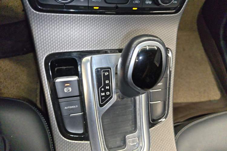 Used Geely Auto Emgrand GS 2016 Sport Edition 1.3T Automatic LingShang Model Gear Lever