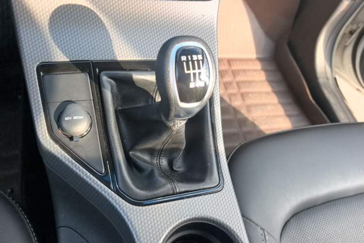 Used Geely Auto Emgrand GS 2016 Elegant Edition 1.8L Manual LingShang Model Gear Lever
