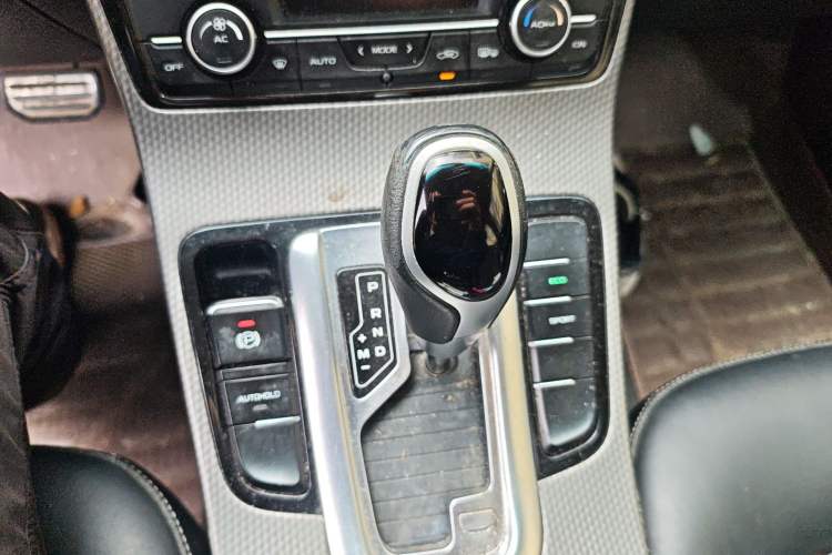 Used Geely Auto Emgrand GS 2016 Sport Edition 1.3T Automatic LingShang Model Gear Lever