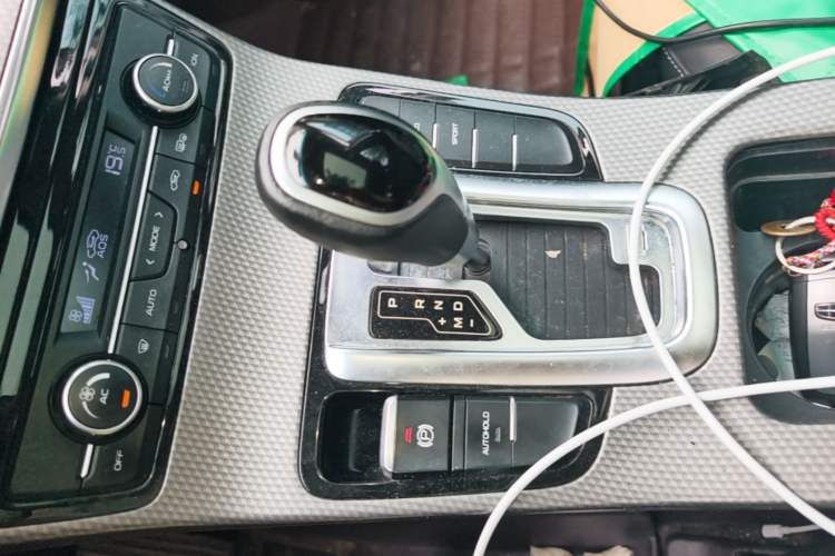 Used Geely Auto Emgrand GS 2016 Elegant Edition 1.8L Automatic LingShang Model Gear Lever