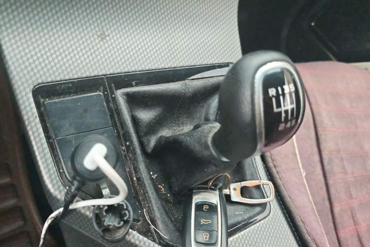 Used Geely Auto Emgrand GS 2016 Elegant Edition 1.8L Manual LingShang Model Gear Lever