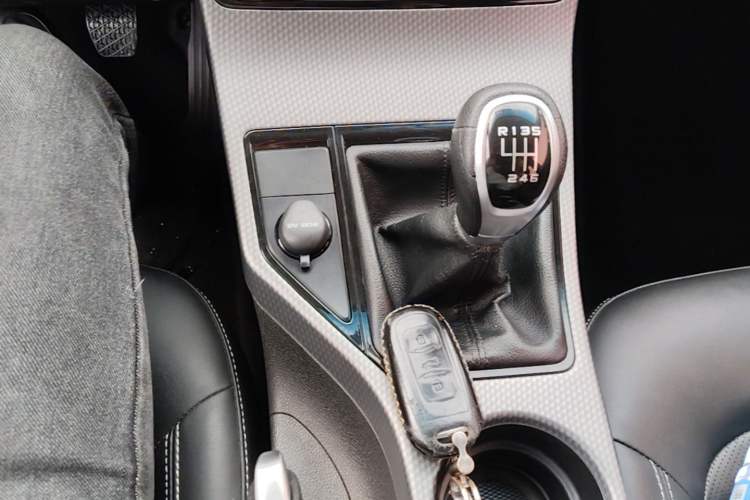 Used Geely Auto Emgrand GS 2016 Elegant Edition 1.3T Manual LingShang Model Gear Lever