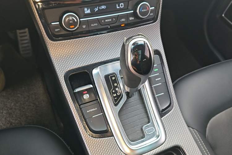 Used Geely Auto Emgrand GS 2016 Sport Edition 1.3T Automatic LingShang Model Gear Lever