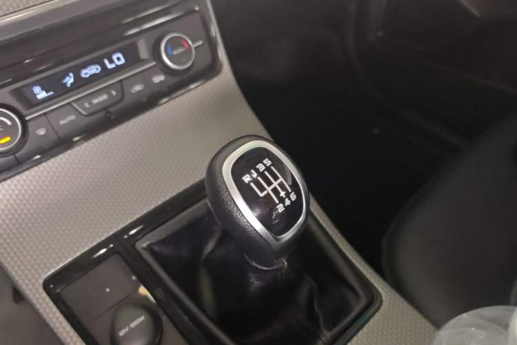 Used Geely Auto Emgrand GS 2016 Sports Edition 1.8L Manual LingShang Model Gear Lever