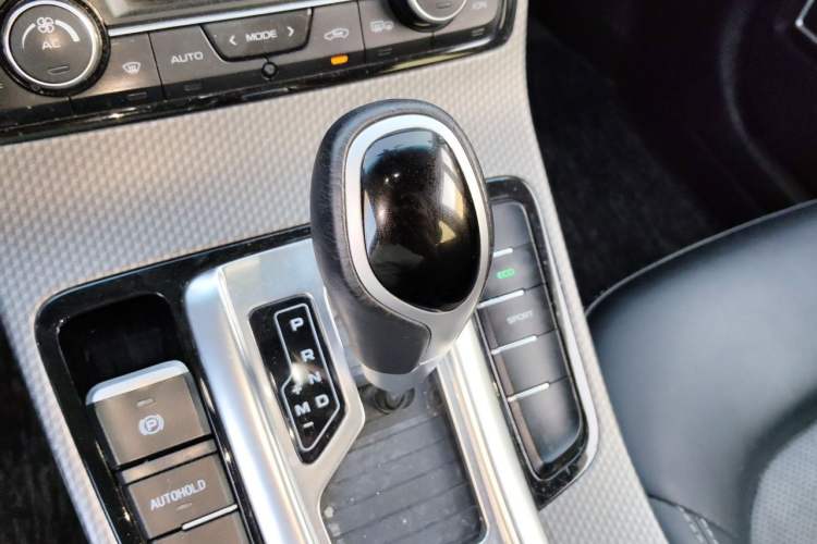 Used Geely Auto Emgrand GS 2016 Sport Edition 1.3T Automatic LingShang Model Gear Lever