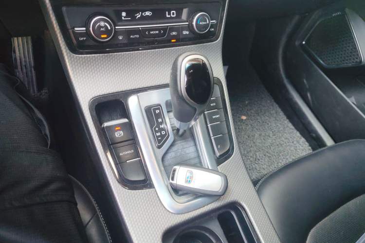 Used Geely Auto Emgrand GS 2016 Elegant Edition 1.3T Automatic LingShang Model Gear Lever