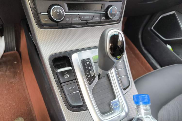 Used Geely Auto Emgrand GS 2016 Elegant Edition 1.3T Automatic LingShang Model Gear Lever