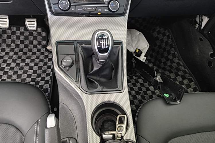 Used Geely Auto Emgrand GS 2016 Sports Edition 1.8L Manual LingShang Model Gear Lever