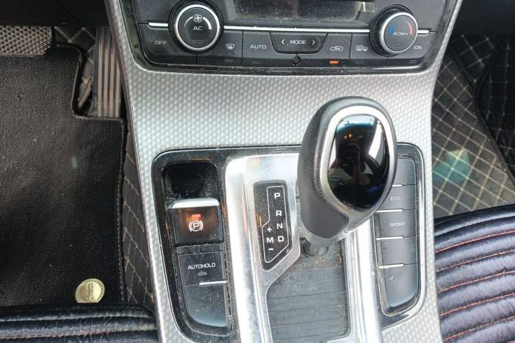 Used Geely Auto Emgrand GS 2016 Elegant Edition 1.3T Automatic LingShang Model Gear Lever