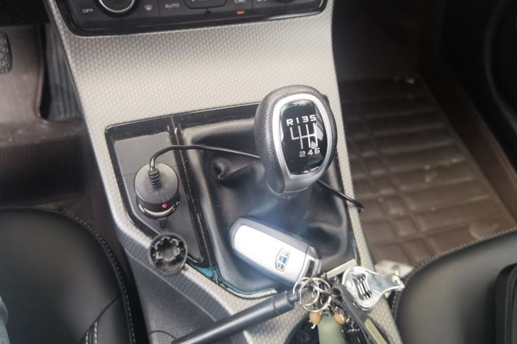 Used Geely Auto Emgrand GS 2016 Elegant Edition 1.3T Manual LingShang Model Gear Lever