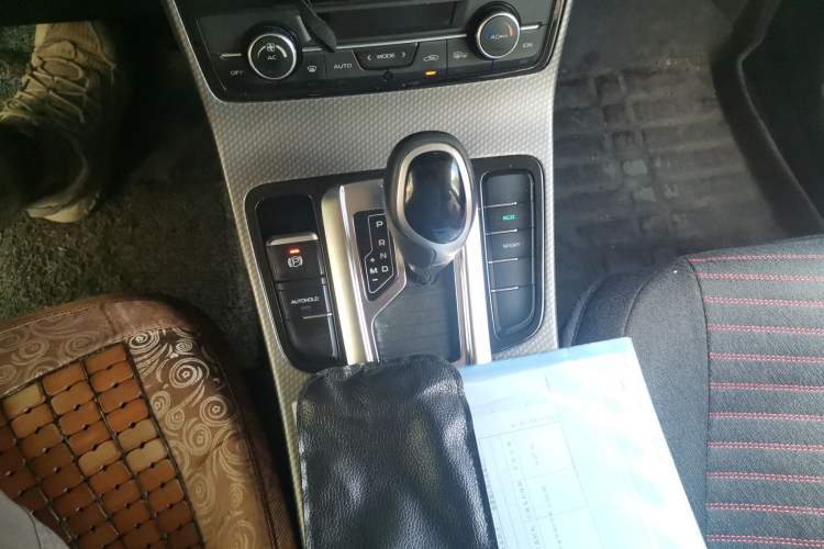 Used Geely Auto Emgrand GS 2016 Sport Edition 1.3T Automatic LingShang Model Gear Lever