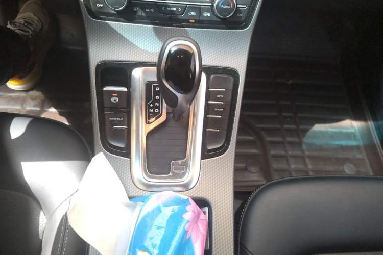 Used Geely Auto Emgrand GS 2016 Elegant Edition 1.3T Automatic LingShang Model Gear Lever