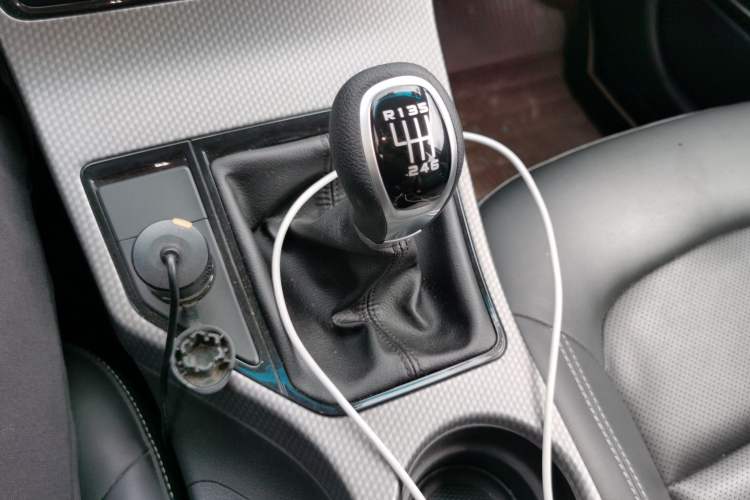 Used Geely Auto Emgrand GS 2016 Elegant Edition 1.3T Manual LingShang Model Gear Lever