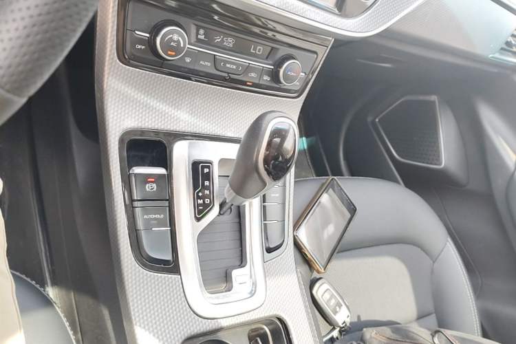 Used Geely Auto Emgrand GS 2016 Sport Edition 1.3T Automatic LingShang Model Gear Lever