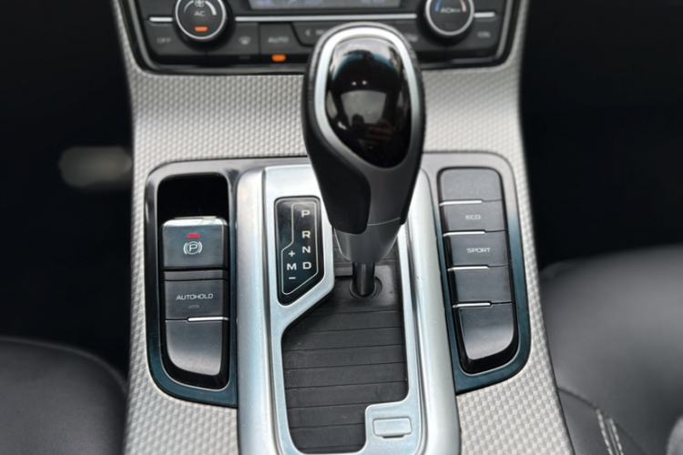 Used Geely Auto Emgrand GS 2016 Sport Edition 1.3T Automatic LingShang Model Gear Lever