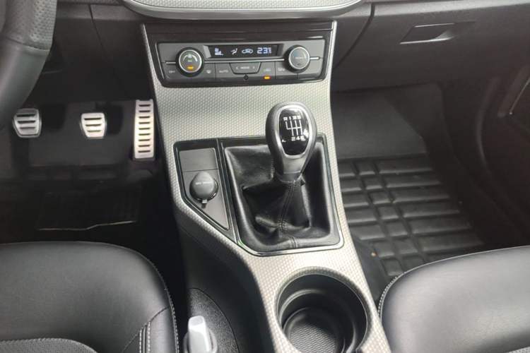 Used Geely Auto Emgrand GS 2016 Sport Edition 1.3T Manual LingShang Model Gear Lever