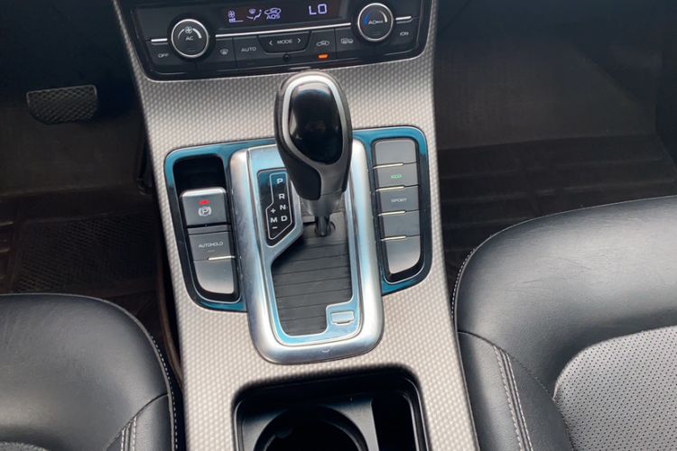 Used Geely Auto Emgrand GS 2016 Elegant Edition 1.3T Automatic LingShang Model Gear Lever