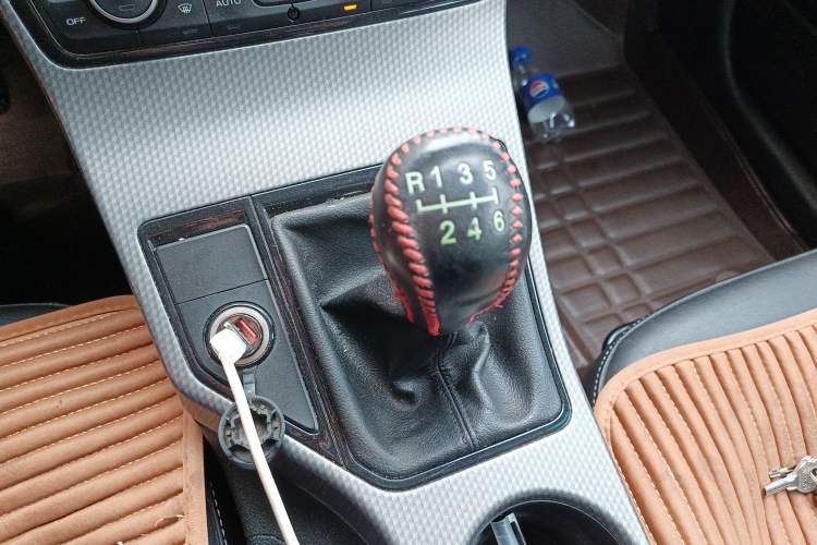 Used Geely Auto Emgrand GS 2016 Elegant Edition 1.8L Manual LingShang Model Gear Lever