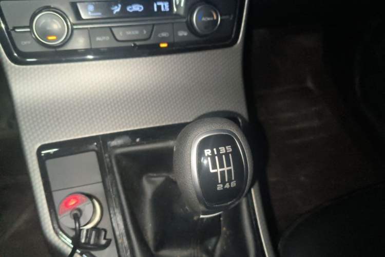 Used Geely Auto Emgrand GS 2016 Sports Edition 1.8L Manual LingShang Model Gear Lever