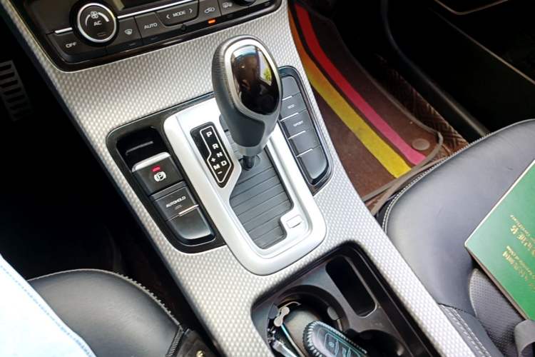 Used Geely Auto Emgrand GS 2016 Sport Edition 1.3T Automatic LingShang Model Gear Lever