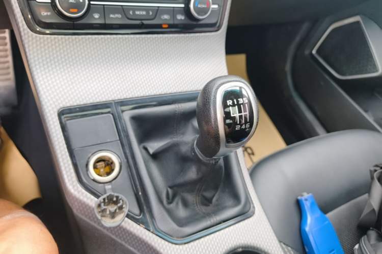Used Geely Auto Emgrand GS 2016 Sports Edition 1.8L Manual LingShang Model Gear Lever