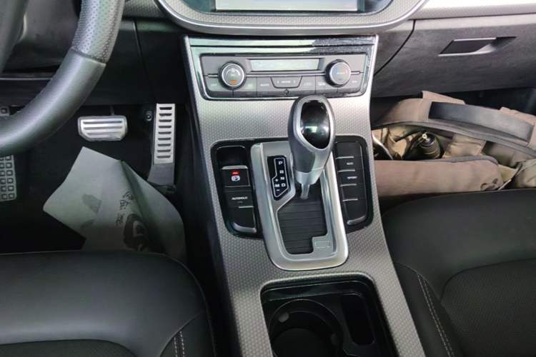 Used Geely Auto Emgrand GS 2016 Sport Edition 1.3T Automatic LingShang Model Gear Lever