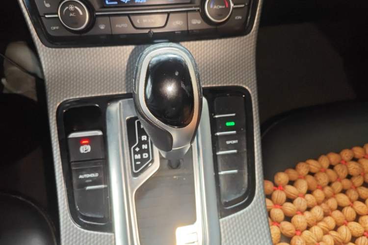 Used Geely Auto Emgrand GS 2016 Elegant Edition 1.3T Automatic ZhenShang Model Gear Lever