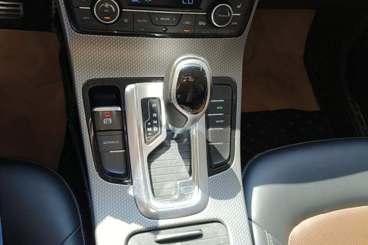 Used Geely Auto Emgrand GS 2016 Sport Edition 1.3T Automatic ZhenShang Model Gear Lever