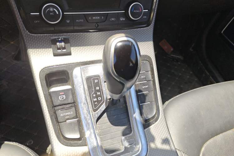 Used Geely Auto Emgrand GS 2016 Elegant Edition 1.3T Automatic LingShang Model Gear Lever