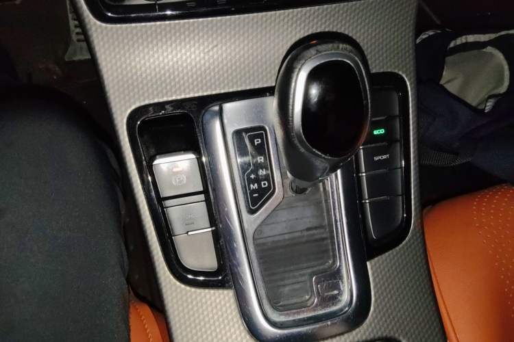Used Geely Auto Emgrand GS 2016 Elegant Edition 1.8L Automatic LingShang Model Gear Lever