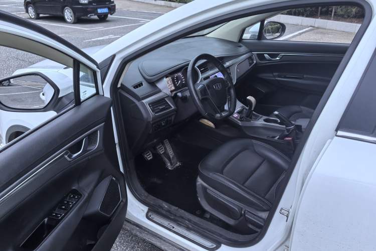 Used Geely Auto Emgrand GS 2016 Sport Edition 1.3T Manual LingShang Model Interior 1