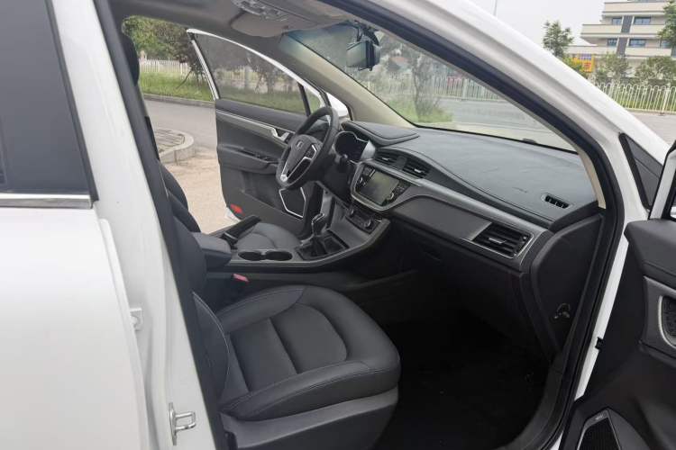 Used Geely Auto Emgrand GS 2016 Sports Edition 1.8L Manual LingShang Model Interior 2
