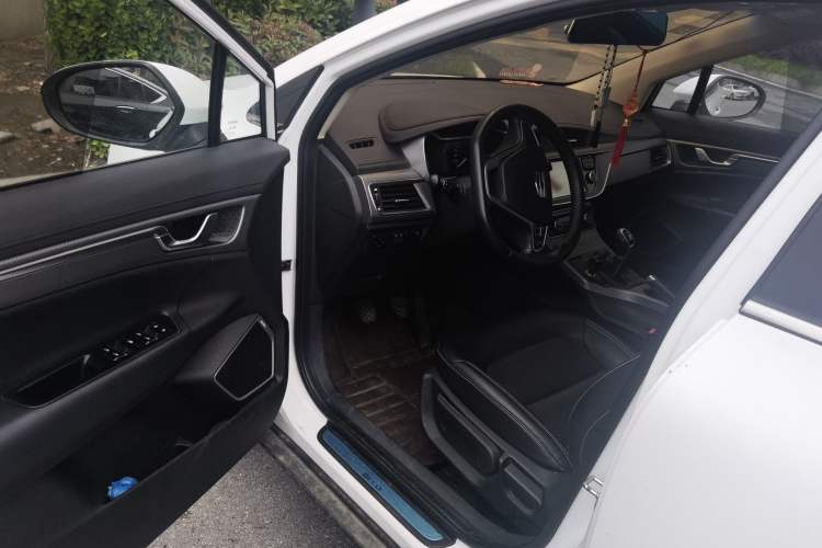Used Geely Auto Emgrand GS 2016 Elegant Edition 1.3T Manual LingShang Model Interior 3
