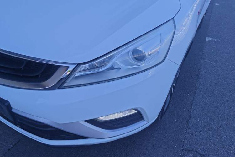 Used Geely Auto Emgrand GS 2016 Elegant Edition 1.3T Automatic ZhenShang Model Left Front Headlight