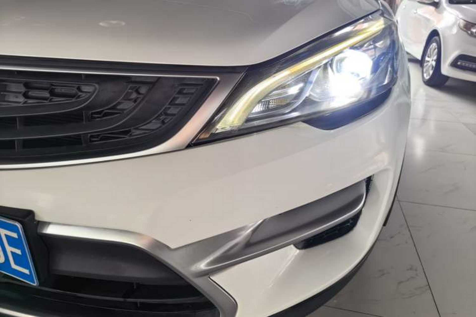 Used Geely Auto Emgrand GS 2016 Sport Edition 1.3T Automatic ZhenShang Model Left Front Headlight