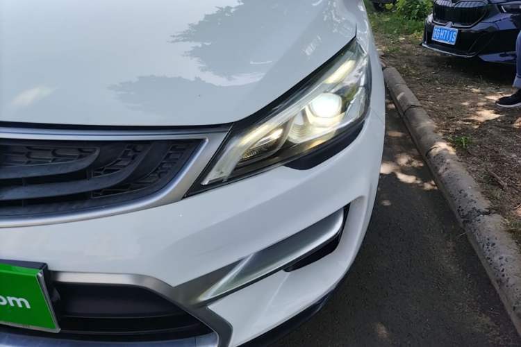 Used Geely Auto Emgrand GS 2016 Sport Edition 1.3T Automatic ZhenShang Model Left Front Headlight